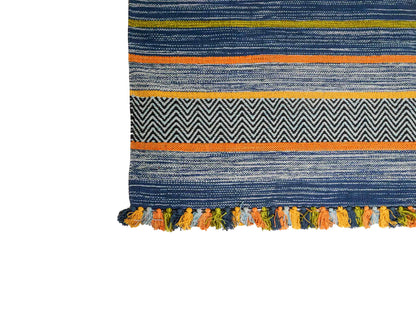 Handgewebter, moderner Indo Kelim Orientteppich von Khademi aus Baumwolle, blau, mehrfarbig. Geometrisches Design. Von Hand gewebt in Indien. Größe: 230x170cm. Teppichnummer: KB4-1680. Verkauf durch Jupiter Intl.