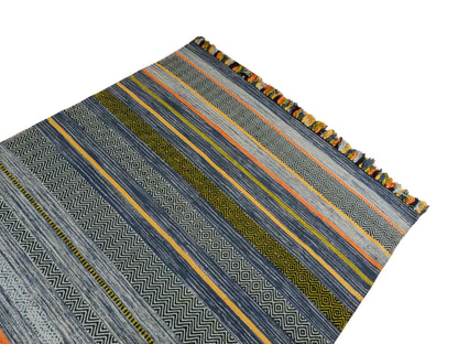 Handgewebter, moderner Indo Kelim Orientteppich von Khademi aus Baumwolle, blau, mehrfarbig. Geometrisches Design. Von Hand gewebt in Indien. Größe: 230x170cm. Teppichnummer: KB4-1681. Verkauf durch Jupiter Intl.