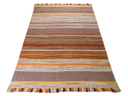 Handgewebter, moderner Indo Kelim Orientteppich von Khademi aus Baumwolle, braun, mehrfarbig. Geometrisches Design. Von Hand gewebt in Indien. Größe: 230x170cm. Teppichnummer: KB4-1685. Verkauf durch Jupiter Intl.