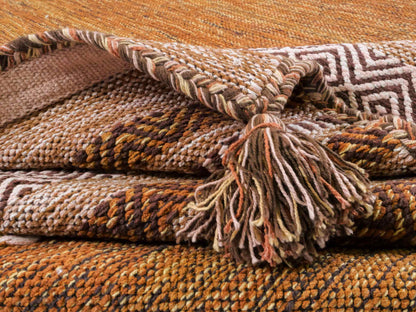 Handgewebter, moderner Indo Kelim Orientteppich von Khademi aus Baumwolle, braun. Geometrisches Design. Von Hand gewebt in Indien. Größe: 230x170cm. Teppichnummer: KB4-1692. Verkauf durch Jupiter Intl.