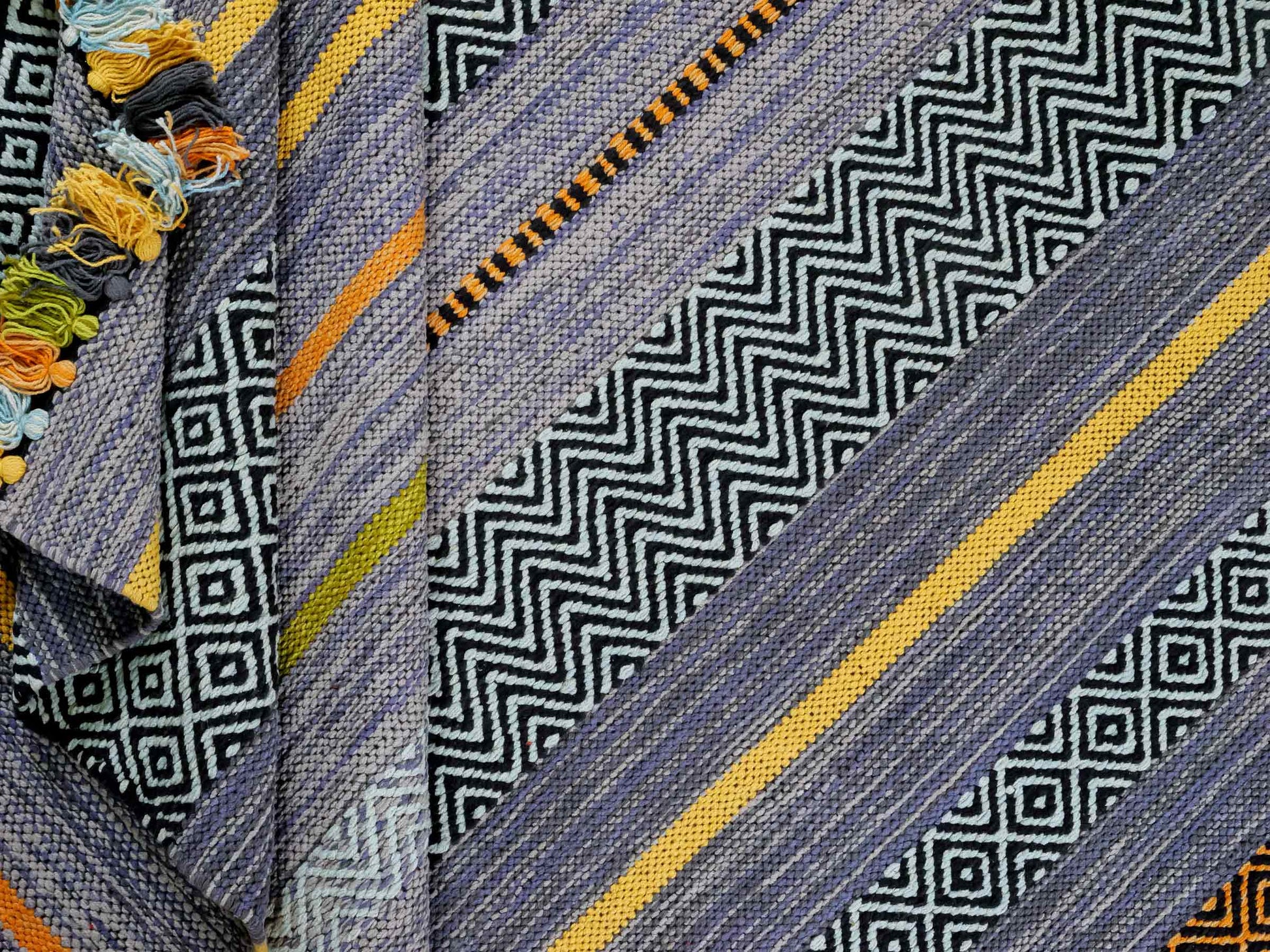 Handgewebter, moderner Indo Kelim Orientteppich von Khademi aus Baumwolle, navy, mehrfarbig. Geometrisches Design. Von Hand gewebt in Indien. Größe: 230x170cm. Teppichnummer: KB4-1682. Verkauf durch Jupiter Intl.