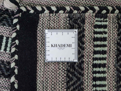 Handgewebter, moderner Indo Kelim Orientteppich von Khademi aus Baumwolle, navy. Geometrisches Design. Von Hand gewebt in Indien. Größe: 230x170cm. Teppichnummer: KB4-1687. Verkauf durch Jupiter Intl.