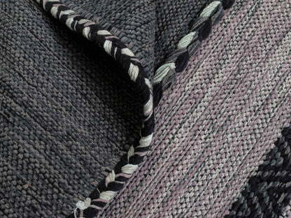 Handgewebter, moderner Indo Kelim Orientteppich von Khademi aus Baumwolle, navy. Geometrisches Design. Von Hand gewebt in Indien. Größe: 230x170cm. Teppichnummer: KB4-1687. Verkauf durch Jupiter Intl.