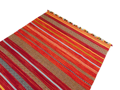 Handgewebter, moderner Indo Kelim Orientteppich von Khademi aus Baumwolle, rot, mehrfarbig. Geometrisches Design. Von Hand gewebt in Indien. Größe: 230x170cm. Teppichnummer: KB4-1684. Verkauf durch Jupiter Intl.