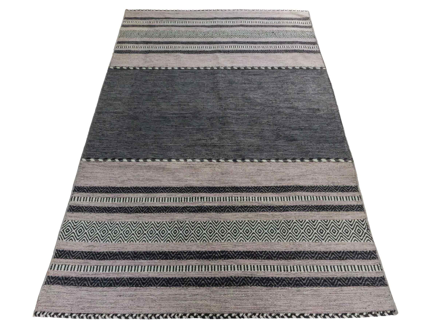 Handgewebter, moderner Indo Kelim Orientteppich von Khademi aus Baumwolle, navy. Geometrisches Design. Von Hand gewebt in Indien. Größe: 244x152cm. Teppichnummer: KB4-1679. Verkauf durch Jupiter Intl.