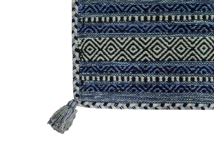 Handgewebter, moderner Indo Kelim Orientteppich von Khademi aus Baumwolle, blau. Geometrisches Design. Von Hand gewebt in Indien. Größe: 90x60cm. Teppichnummer: KB4-1640. Verkauf durch Jupiter Intl.