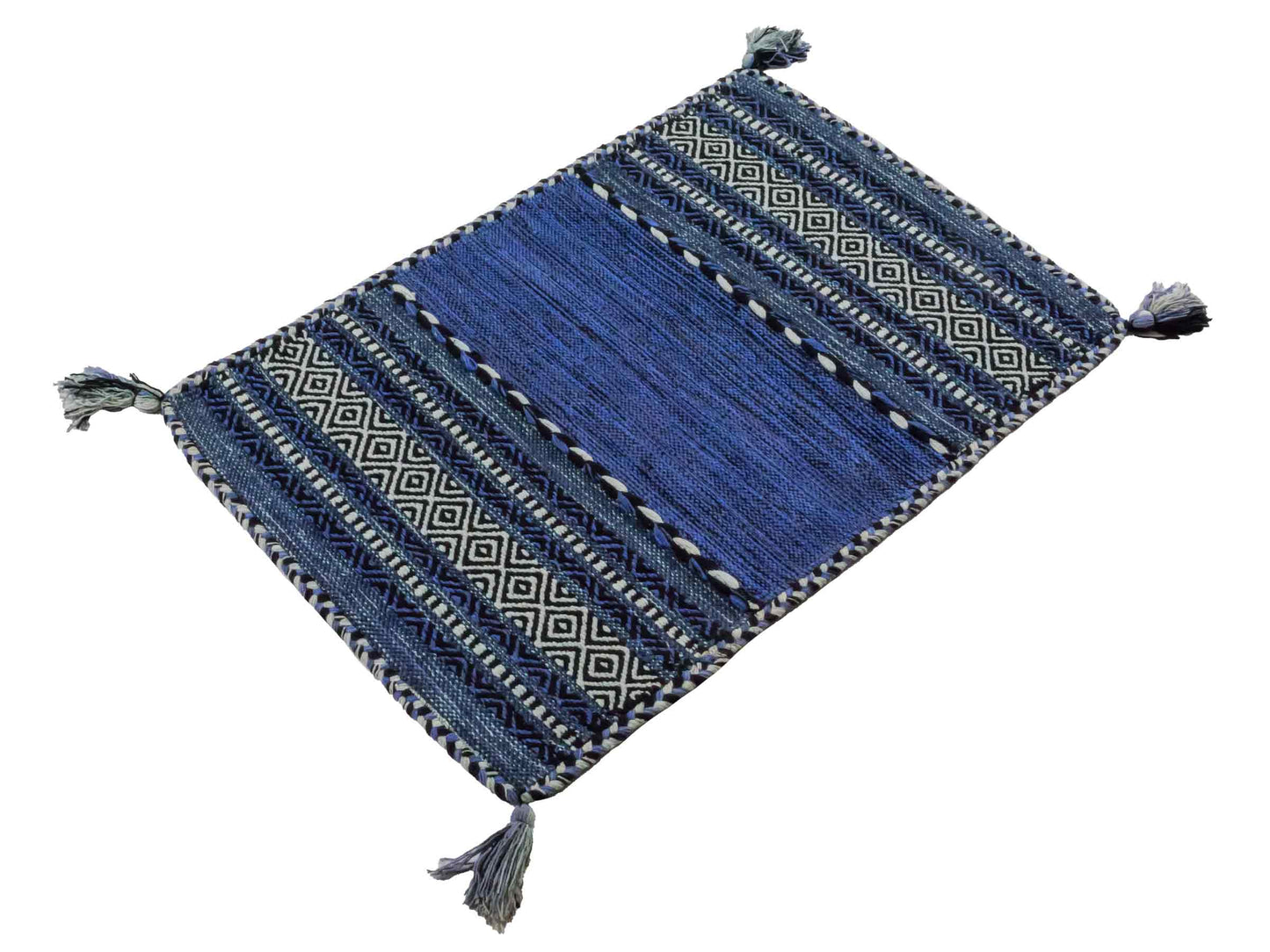 Handgewebter, moderner Indo Kelim Orientteppich von Khademi aus Baumwolle, blau. Geometrisches Design. Von Hand gewebt in Indien. Größe: 90x60cm. Teppichnummer: KB4-1641. Verkauf durch Jupiter Intl.