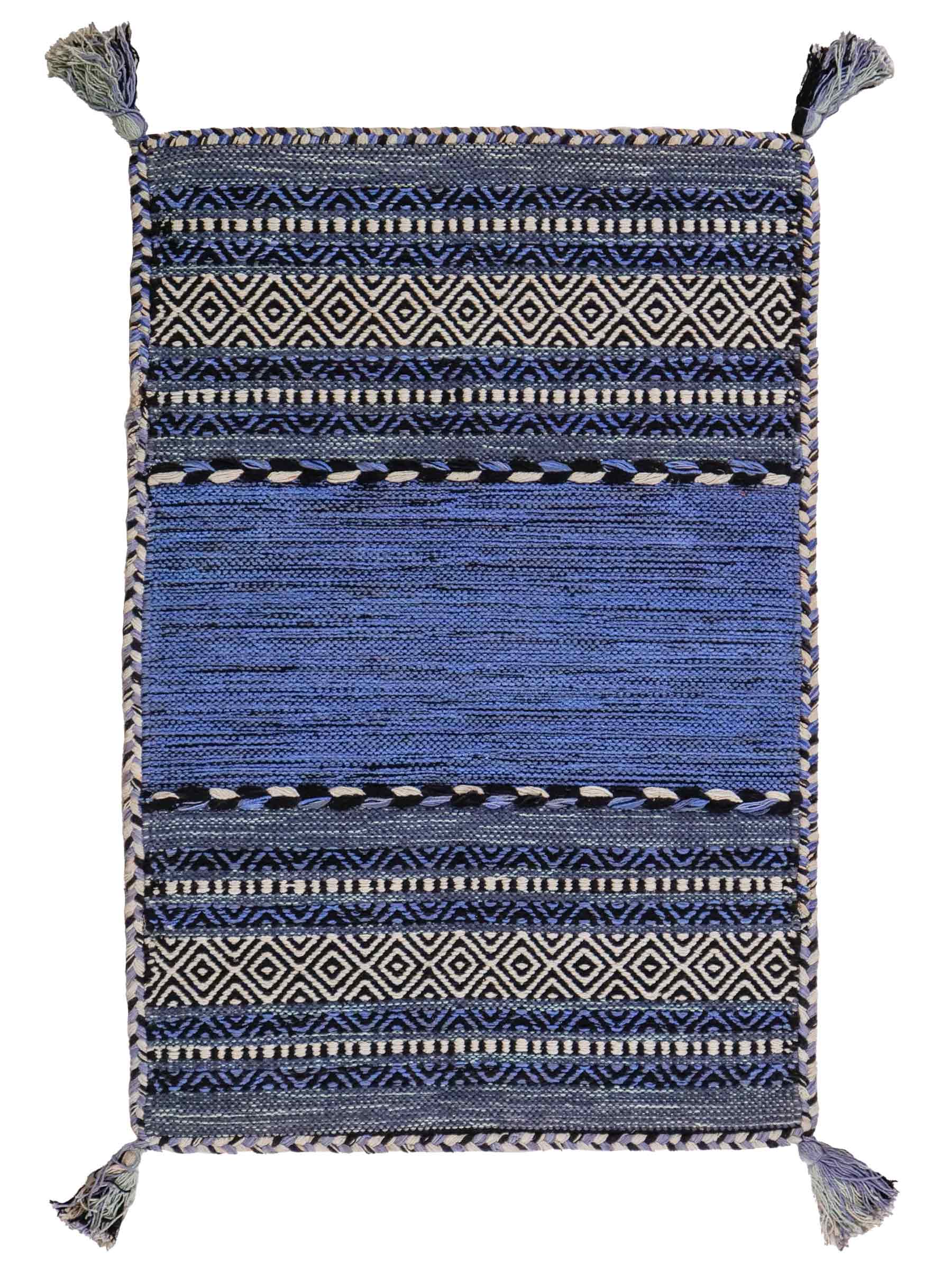 Handgewebter, moderner Indo Kelim Orientteppich von Khademi aus Baumwolle, blau. Geometrisches Design. Von Hand gewebt in Indien. Größe: 90x60cm. Teppichnummer: KB4-1642. Verkauf durch Jupiter Intl.