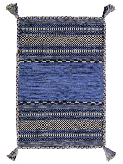 Handgewebter, moderner Indo Kelim Orientteppich von Khademi aus Baumwolle, blau. Geometrisches Design. Von Hand gewebt in Indien. Größe: 90x60cm. Teppichnummer: KB4-1642. Verkauf durch Jupiter Intl.