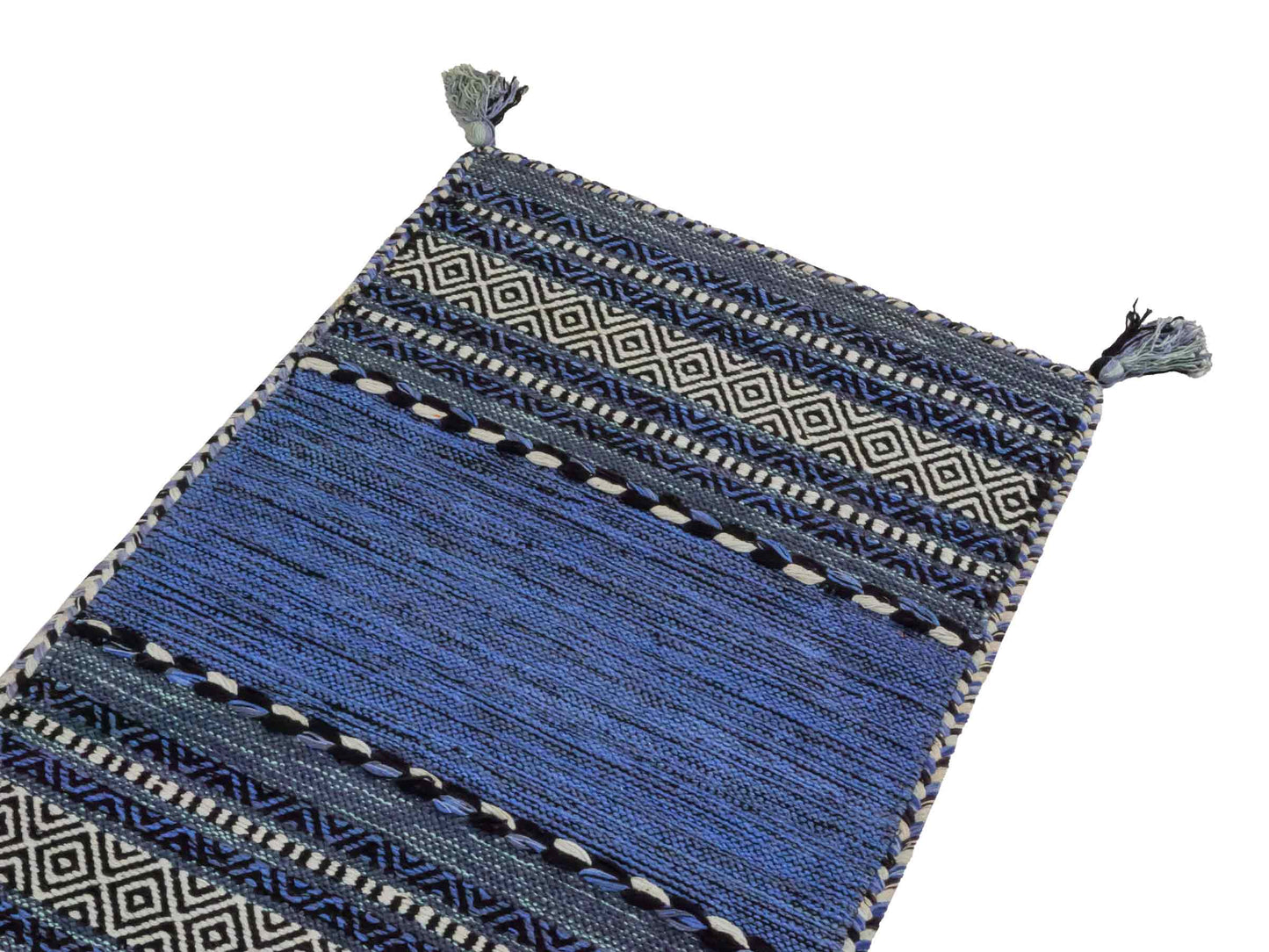 Handgewebter, moderner Indo Kelim Orientteppich von Khademi aus Baumwolle, blau. Geometrisches Design. Von Hand gewebt in Indien. Größe: 90x60cm. Teppichnummer: KB4-1642. Verkauf durch Jupiter Intl.