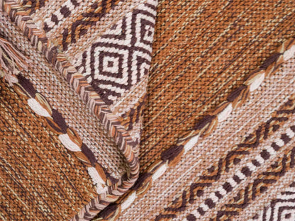 Handgewebter, moderner Indo Kelim Orientteppich von Khademi aus Baumwolle, braun. Geometrisches Design. Von Hand gewebt in Indien. Größe: 90x60cm. Teppichnummer: KB4-1639. Verkauf durch Jupiter Intl.