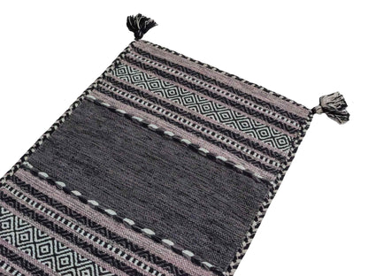 Handgewebter, moderner Indo Kelim Orientteppich von Khademi aus Baumwolle, navy. Geometrisches Design. Von Hand gewebt in Indien. Größe: 90x60cm. Teppichnummer: KB4-1634. Verkauf durch Jupiter Intl.