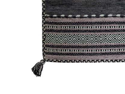 Handgewebter, moderner Indo Kelim Orientteppich von Khademi aus Baumwolle, navy. Geometrisches Design. Von Hand gewebt in Indien. Größe: 90x60cm. Teppichnummer: KB4-1634. Verkauf durch Jupiter Intl.