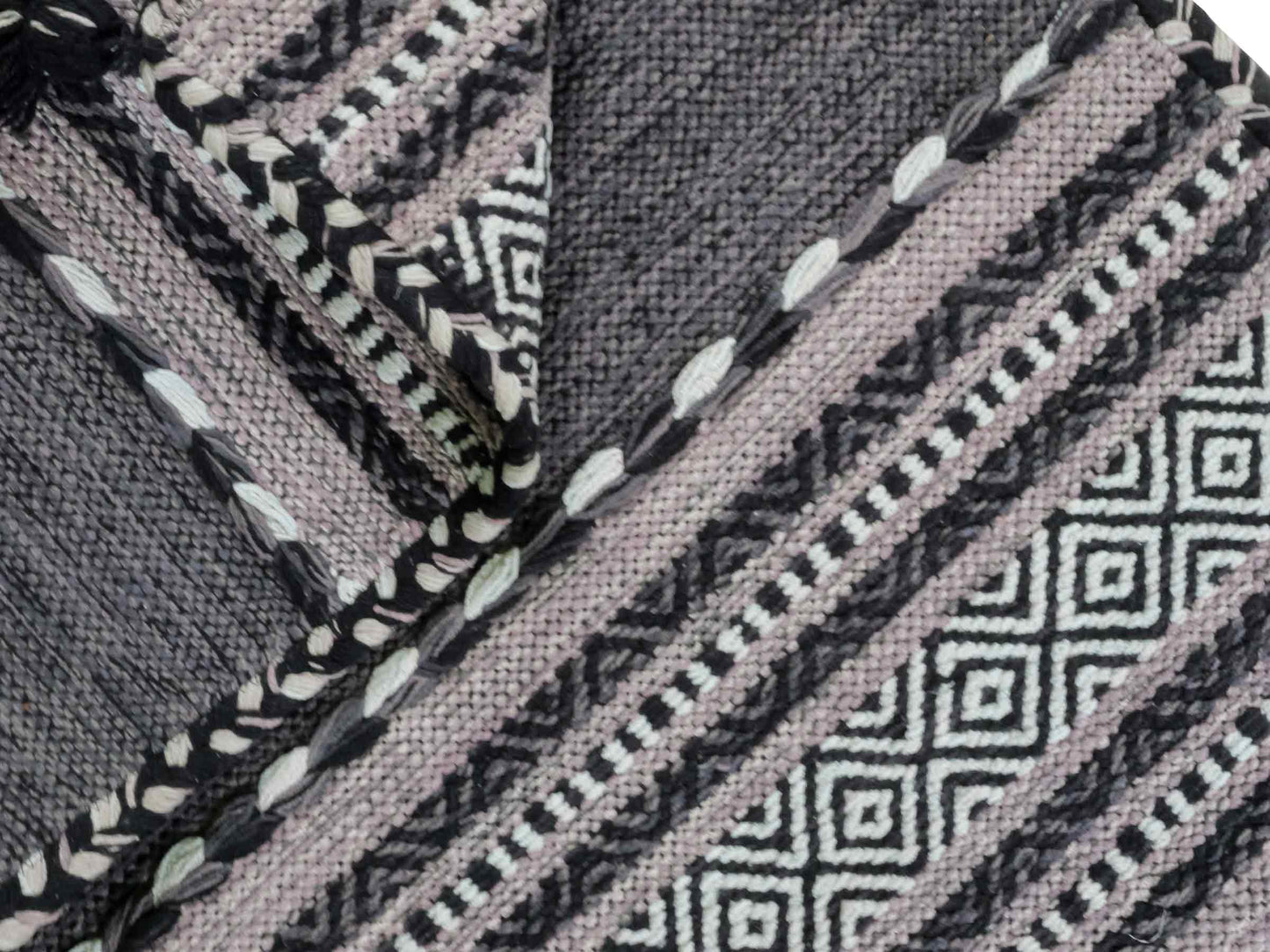 Handgewebter, moderner Indo Kelim Orientteppich von Khademi aus Baumwolle, navy. Geometrisches Design. Von Hand gewebt in Indien. Größe: 90x60cm. Teppichnummer: KB4-1634. Verkauf durch Jupiter Intl.