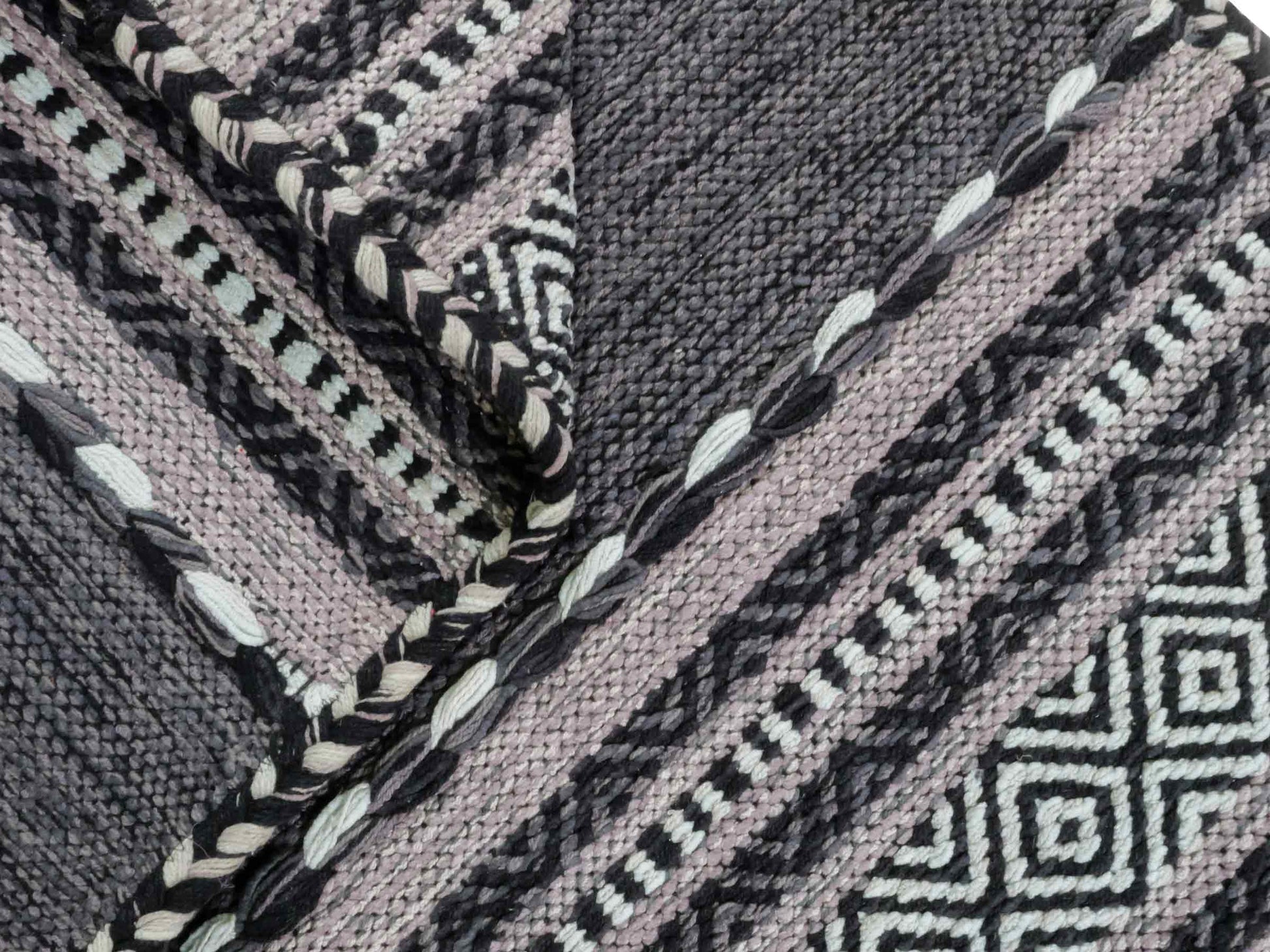 Handgewebter, moderner Indo Kelim Orientteppich von Khademi aus Baumwolle, navy. Geometrisches Design. Von Hand gewebt in Indien. Größe: 90x60cm. Teppichnummer: KB4-1635. Verkauf durch Jupiter Intl.