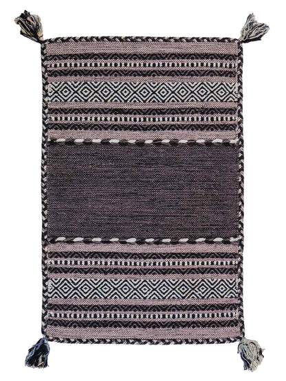 Handgewebter, moderner Indo Kelim Orientteppich von Khademi aus Baumwolle, navy. Geometrisches Design. Von Hand gewebt in Indien. Größe: 90x60cm. Teppichnummer: KB4-1636. Verkauf durch Jupiter Intl.