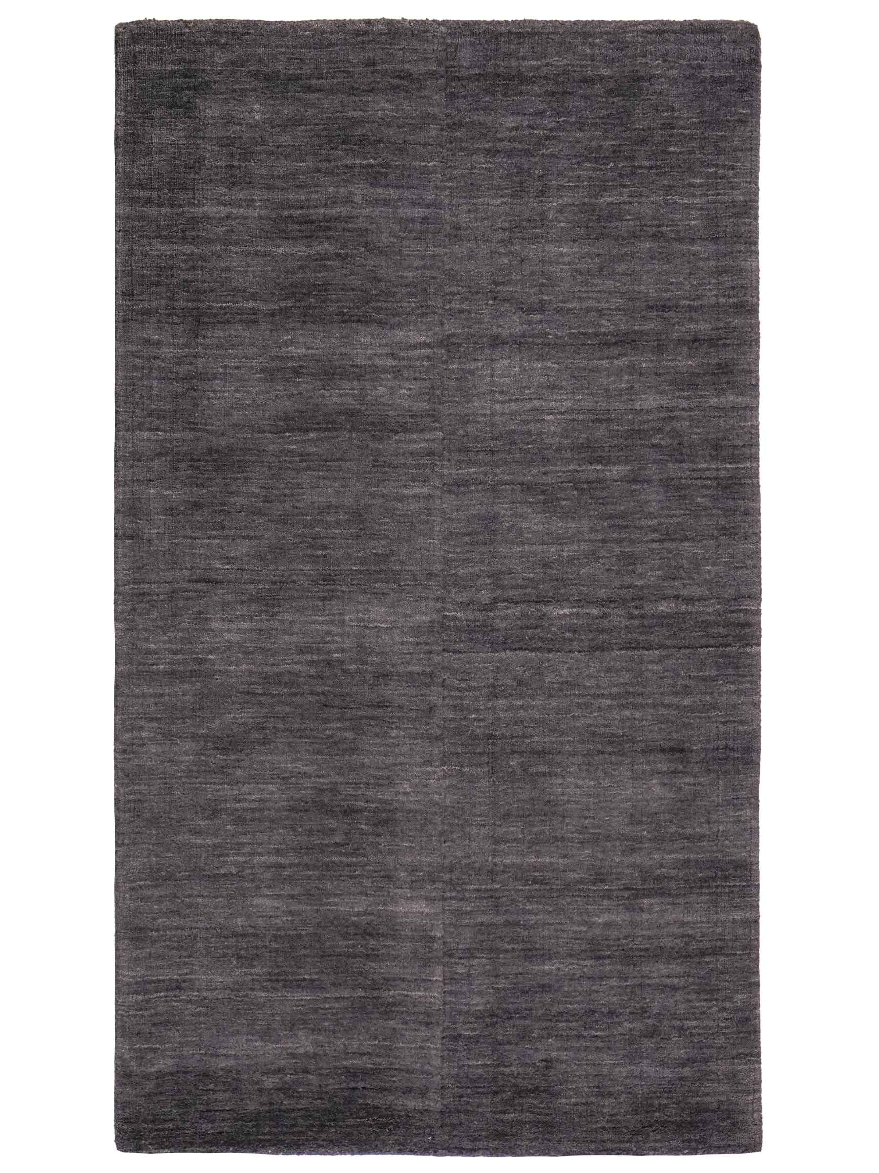 Moderner, Handloom Gabbeh Orientteppich von Khademi aus Wolle, grau. Einfarbiges Uni-Design. Produziert in Indien. Größe: 145x90cm. Teppichnummer: KB4-1540. Verkauf durch Jupiter Intl.