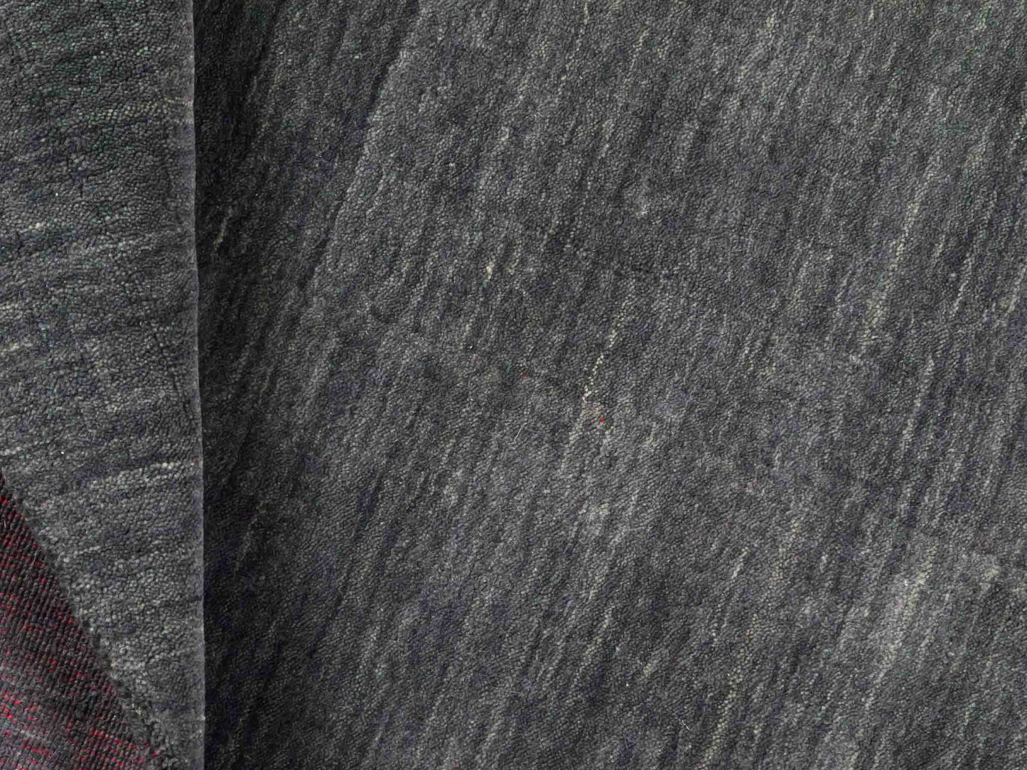 Moderner, Handloom Gabbeh Orientteppich von Khademi aus Wolle, grau. Einfarbiges Uni-Design. Produziert in Indien. Größe: 145x90cm. Teppichnummer: KB4-1540. Verkauf durch Jupiter Intl.