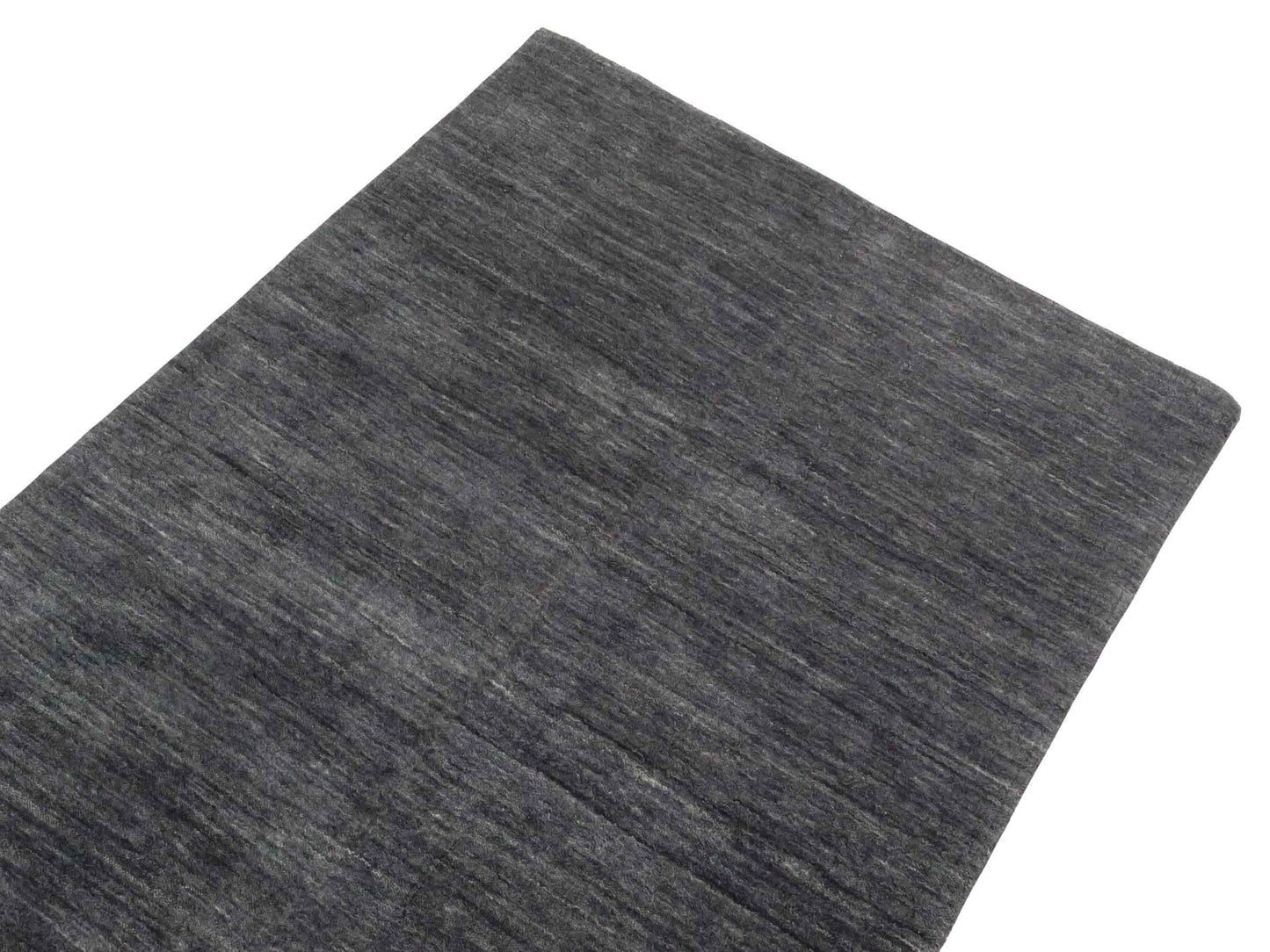 Moderner, Handloom Gabbeh Orientteppich von Khademi aus Wolle, grau. Einfarbiges Uni-Design. Produziert in Indien. Größe: 145x90cm. Teppichnummer: KB4-1540. Verkauf durch Jupiter Intl.