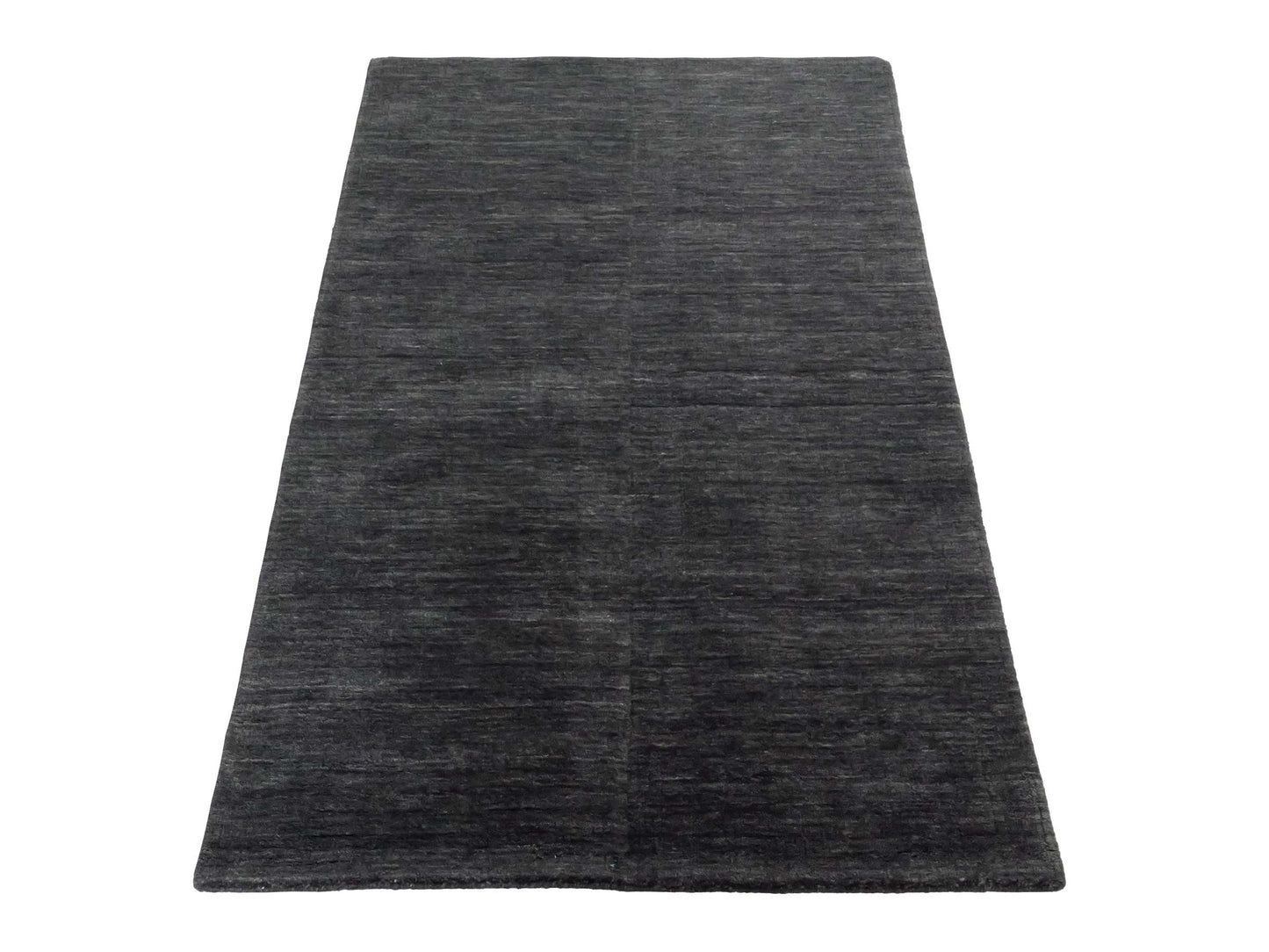 Moderner, Handloom Gabbeh Orientteppich von Khademi aus Wolle, grau. Einfarbiges Uni-Design. Produziert in Indien. Größe: 145x90cm. Teppichnummer: KB4-1540. Verkauf durch Jupiter Intl.