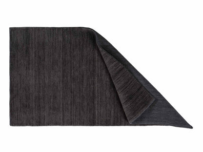 Moderner, Handloom Gabbeh Orientteppich von Khademi aus Wolle, grau. Einfarbiges Uni-Design. Produziert in Indien. Größe: 150x82cm. Teppichnummer: KB4-1533. Verkauf durch Jupiter Intl.