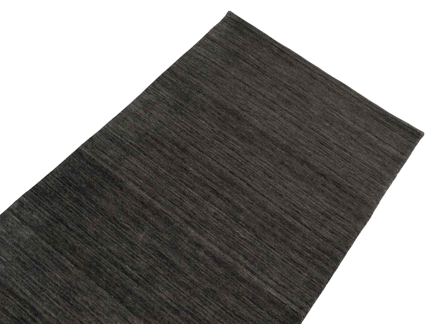 Moderner, Handloom Gabbeh Orientteppich von Khademi aus Wolle, grau. Einfarbiges Uni-Design. Produziert in Indien. Größe: 150x82cm. Teppichnummer: KB4-1533. Verkauf durch Jupiter Intl.