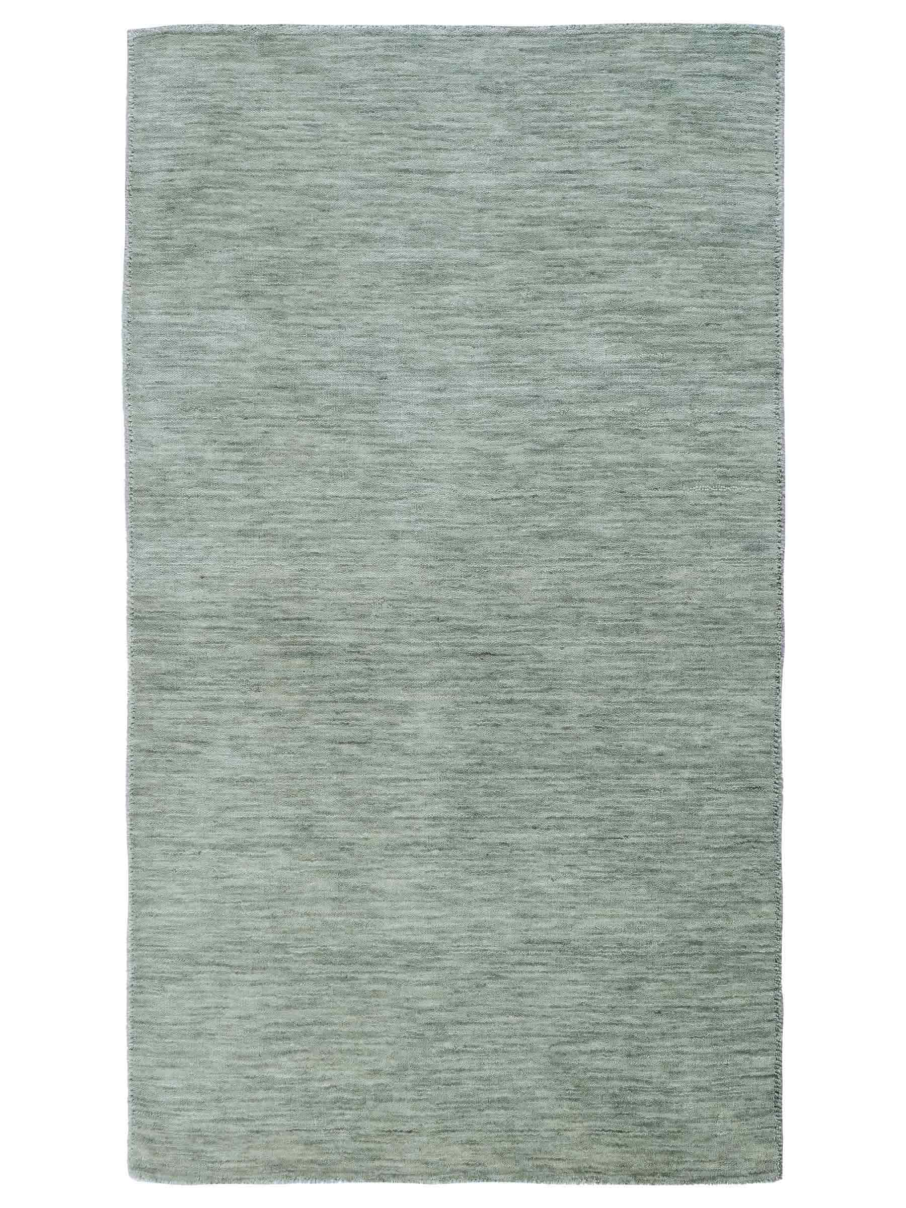 Moderner, Handloom Gabbeh Orientteppich von Khademi aus Wolle, mintgrün. Einfarbiges Uni-Design. Produziert in Indien. Größe: 151x78cm. Teppichnummer: KB4-1565. Verkauf durch Jupiter Intl.