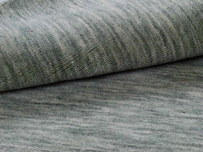 Moderner, Handloom Gabbeh Orientteppich von Khademi aus Wolle, mintgrün. Einfarbiges Uni-Design. Produziert in Indien. Größe: 151x78cm. Teppichnummer: KB4-1565. Verkauf durch Jupiter Intl.