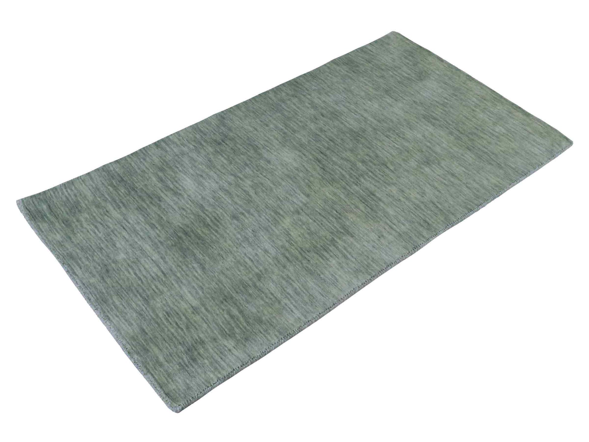 Moderner, Handloom Gabbeh Orientteppich von Khademi aus Wolle, mintgrün. Einfarbiges Uni-Design. Produziert in Indien. Größe: 151x78cm. Teppichnummer: KB4-1565. Verkauf durch Jupiter Intl.