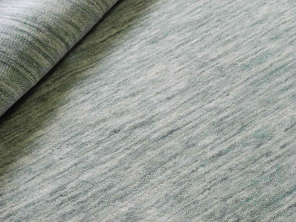 Moderner, Handloom Gabbeh Orientteppich von Khademi aus Wolle, mintgrün. Einfarbiges Uni-Design. Produziert in Indien. Größe: 151x80cm. Teppichnummer: KB4-1564. Verkauf durch Jupiter Intl.