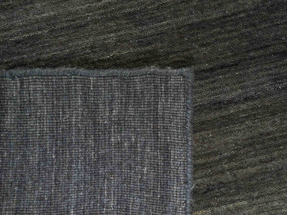 Moderner, Handloom Gabbeh Orientteppich von Khademi aus Wolle, grau. Einfarbiges Uni-Design. Produziert in Indien. Größe: 153x83cm. Teppichnummer: KB4-1534. Verkauf durch Jupiter Intl.