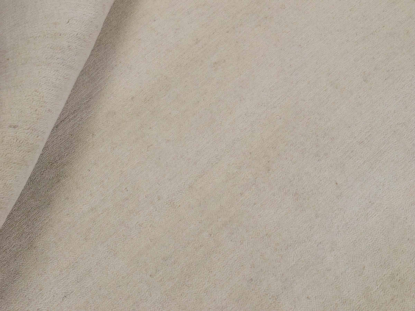 Moderner, Handloom Gabbeh Orientteppich von Khademi aus Wolle, cremeweiß. Einfarbiges Uni-Design. Produziert in Indien. Größe: 155x82cm. Teppichnummer: KB4-1563. Verkauf durch Jupiter Intl.