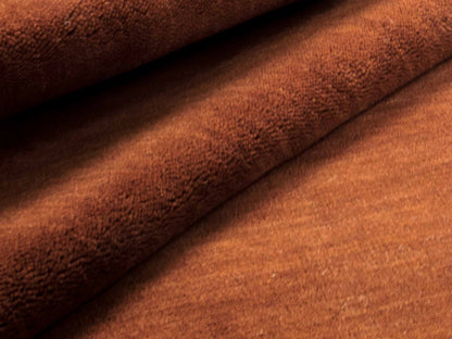 Moderner, Handloom Gabbeh Orientteppich von Khademi aus Wolle, braun. Einfarbiges Uni-Design. Produziert in Indien. Größe: 167x119cm. Teppichnummer: KB4-1575. Verkauf durch Jupiter Intl.