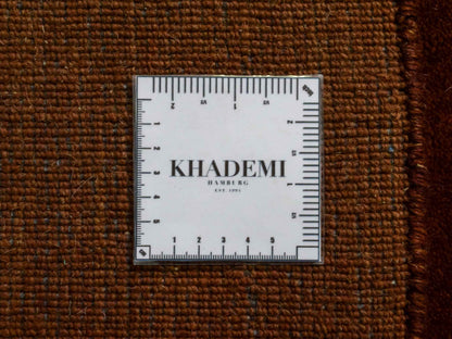 Moderner, Handloom Gabbeh Orientteppich von Khademi aus Wolle, braun. Einfarbiges Uni-Design. Produziert in Indien. Größe: 167x119cm. Teppichnummer: KB4-1575. Verkauf durch Jupiter Intl.