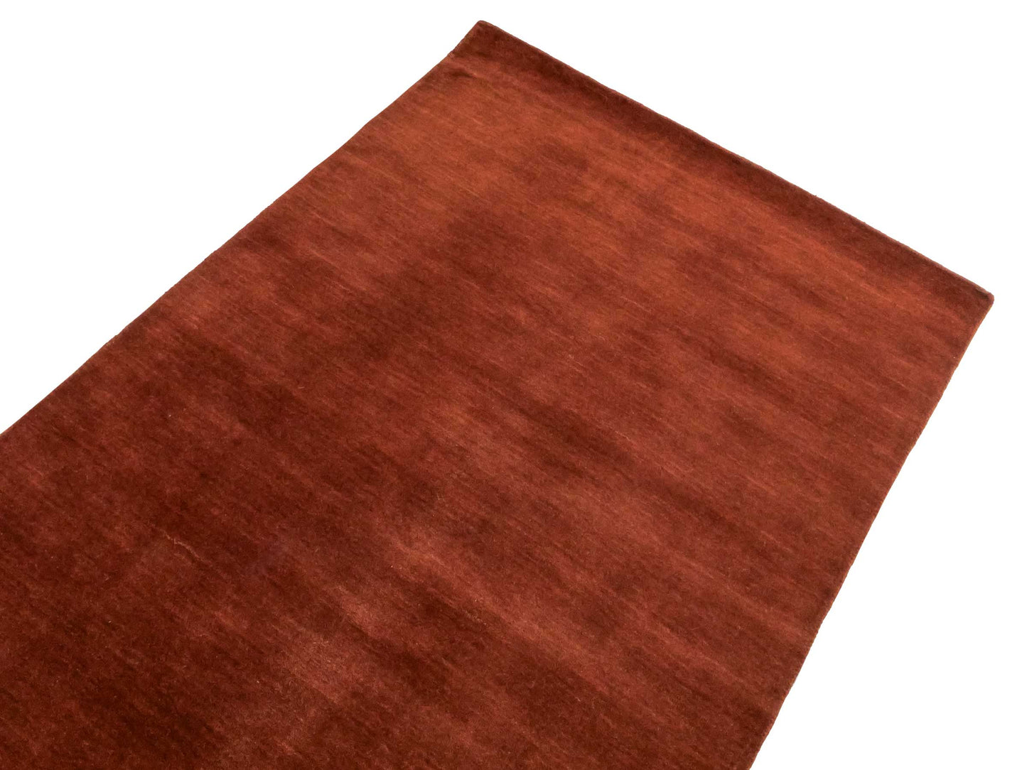 Moderner, Handloom Gabbeh Orientteppich von Khademi aus Wolle, braun. Einfarbiges Uni-Design. Produziert in Indien. Größe: 167x119cm. Teppichnummer: KB4-1575. Verkauf durch Jupiter Intl.