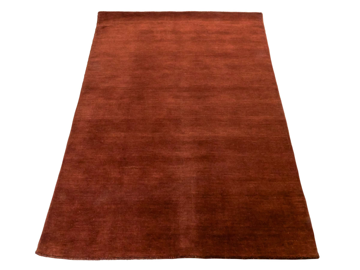 Moderner, Handloom Gabbeh Orientteppich von Khademi aus Wolle, braun. Einfarbiges Uni-Design. Produziert in Indien. Größe: 167x119cm. Teppichnummer: KB4-1575. Verkauf durch Jupiter Intl.