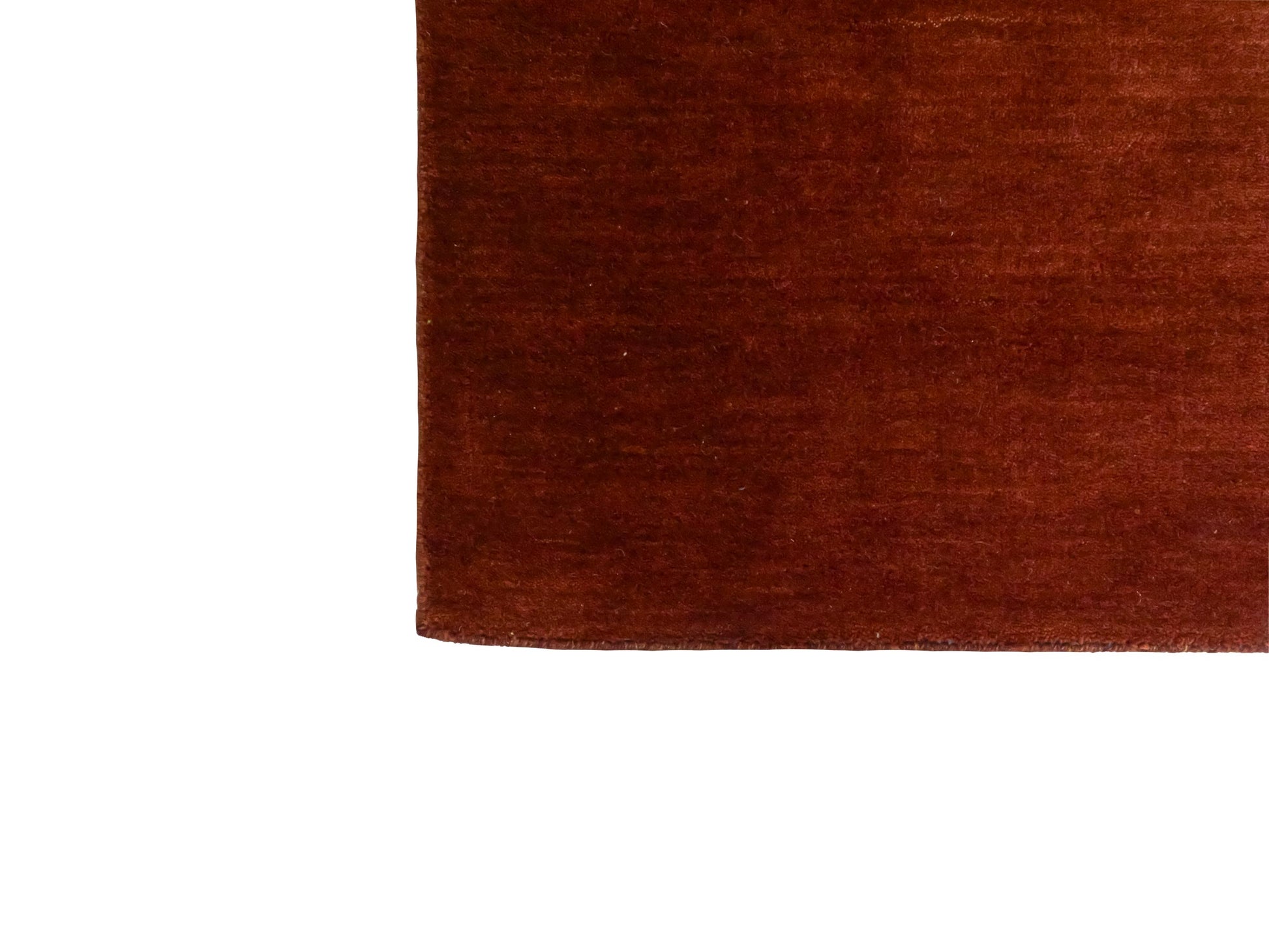 Moderner, Handloom Gabbeh Orientteppich von Khademi aus Wolle, braun. Einfarbiges Uni-Design. Produziert in Indien. Größe: 167x119cm. Teppichnummer: KB4-1575. Verkauf durch Jupiter Intl.