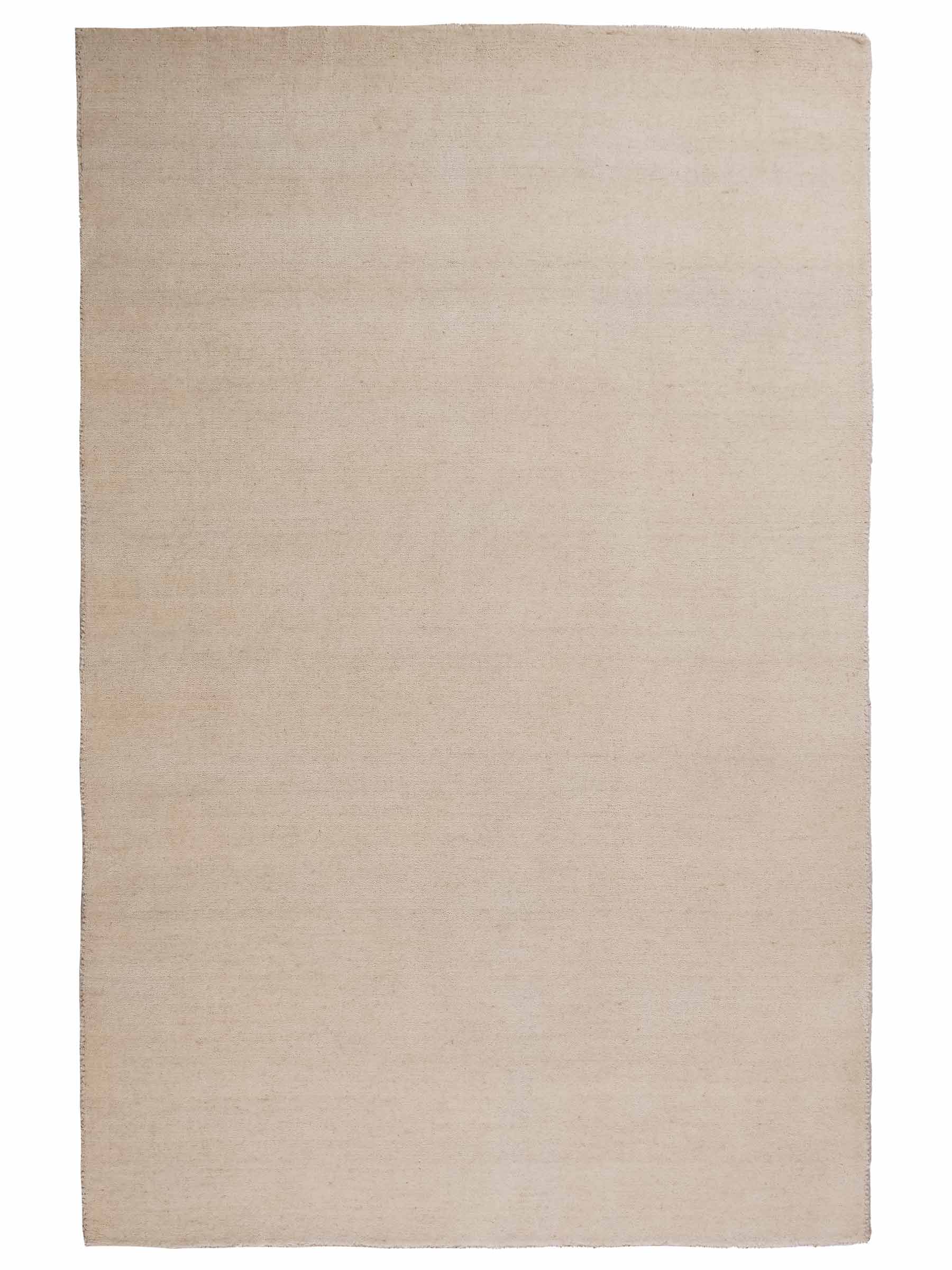 Moderner, Handloom Gabbeh Orientteppich von Khademi aus Wolle, cremeweiß. Einfarbiges Uni-Design. Produziert in Indien. Größe: 170x116cm. Teppichnummer: KB4-1582. Verkauf durch Jupiter Intl.