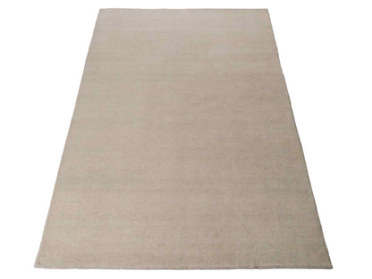 Moderner, Handloom Gabbeh Orientteppich von Khademi aus Wolle, cremeweiß. Einfarbiges Uni-Design. Produziert in Indien. Größe: 170x116cm. Teppichnummer: KB4-1582. Verkauf durch Jupiter Intl.