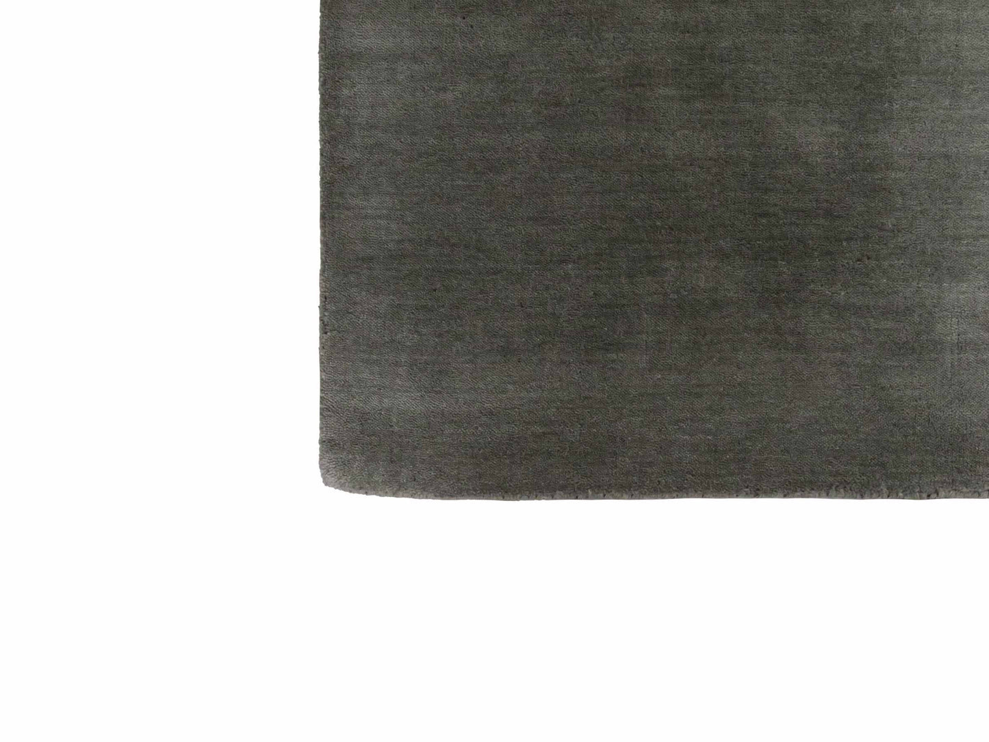 Moderner, Handloom Gabbeh Orientteppich von Khademi aus Wolle, grau. Einfarbiges Uni-Design. Produziert in Indien. Größe: 170x116cm. Teppichnummer: KB4-1584. Verkauf durch Jupiter Intl.