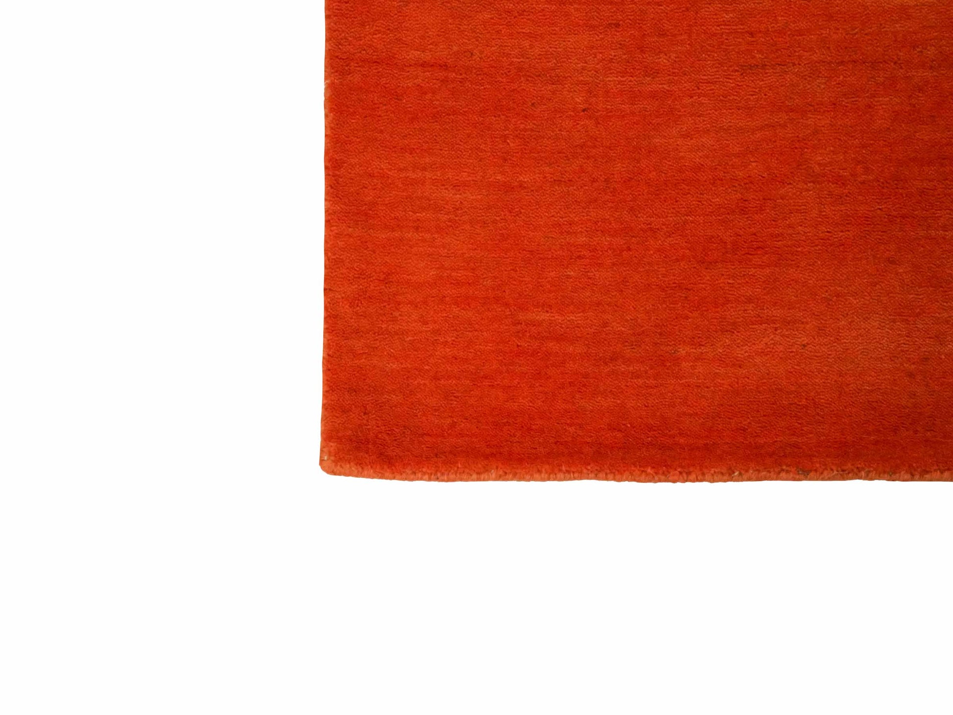 Moderner, Handloom Gabbeh Orientteppich von Khademi aus Wolle, orange. Einfarbiges Uni-Design. Produziert in Indien. Größe: 170x116cm. Teppichnummer: KB4-1574. Verkauf durch Jupiter Intl.
