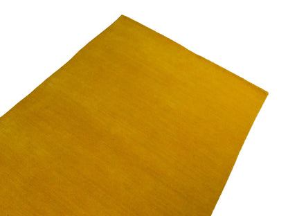 Moderner, Handloom Gabbeh Orientteppich von Khademi aus Wolle, gelb. Einfarbiges Uni-Design. Produziert in Indien. Größe: 170x117cm. Teppichnummer: KB4-1572. Verkauf durch Jupiter Intl.