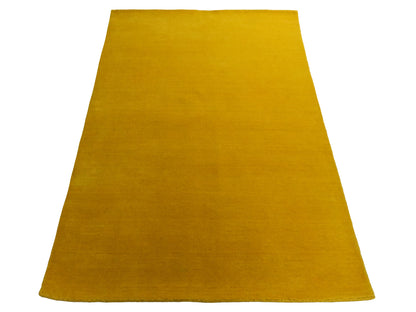 Moderner, Handloom Gabbeh Orientteppich von Khademi aus Wolle, gelb. Einfarbiges Uni-Design. Produziert in Indien. Größe: 170x117cm. Teppichnummer: KB4-1572. Verkauf durch Jupiter Intl.