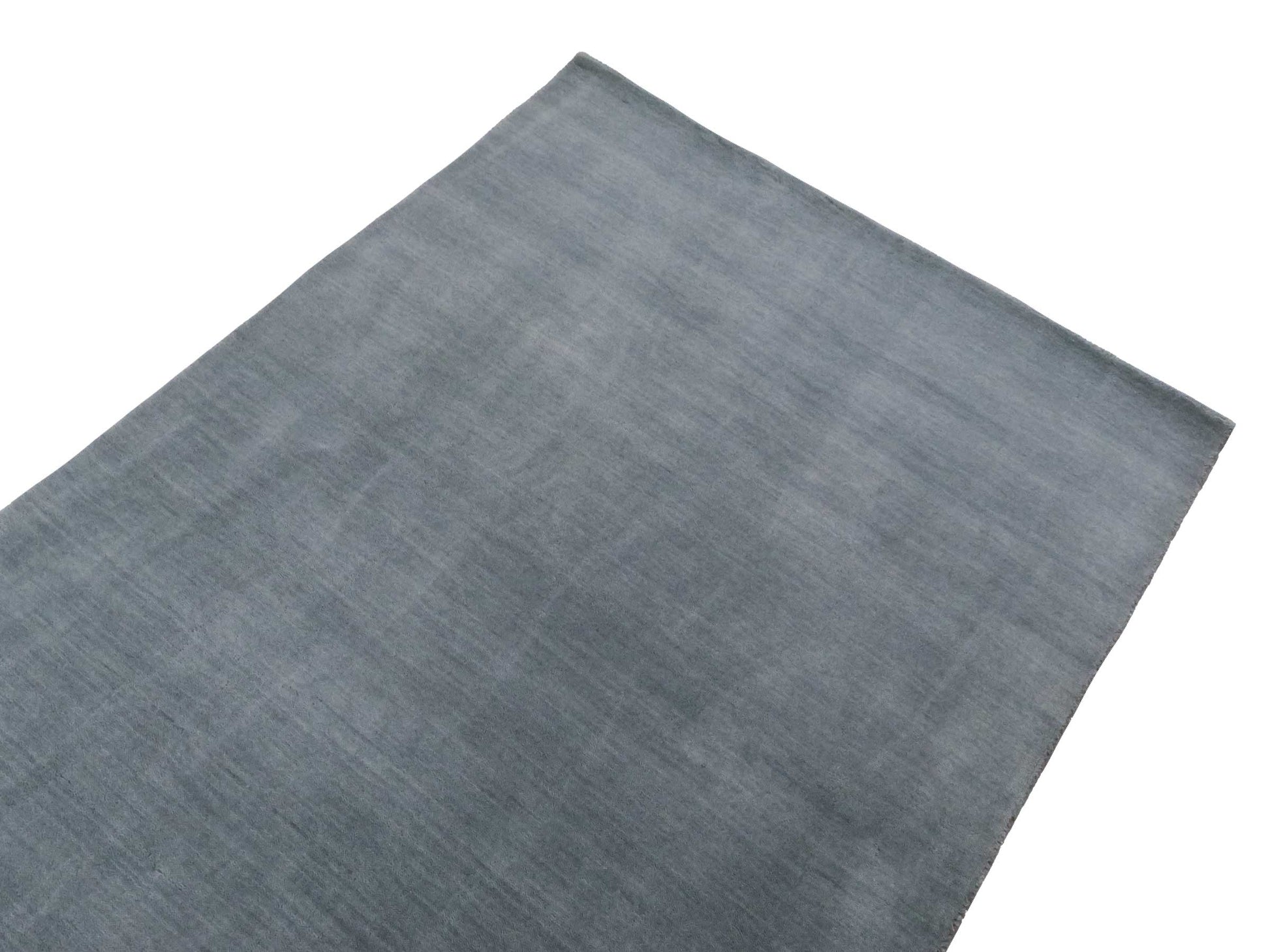 Moderner, Handloom Gabbeh Orientteppich von Khademi aus Wolle, blau-grau. Einfarbiges Uni-Design. Produziert in Indien. Größe: 170x118cm. Teppichnummer: KB4-1588. Verkauf durch Jupiter Intl.