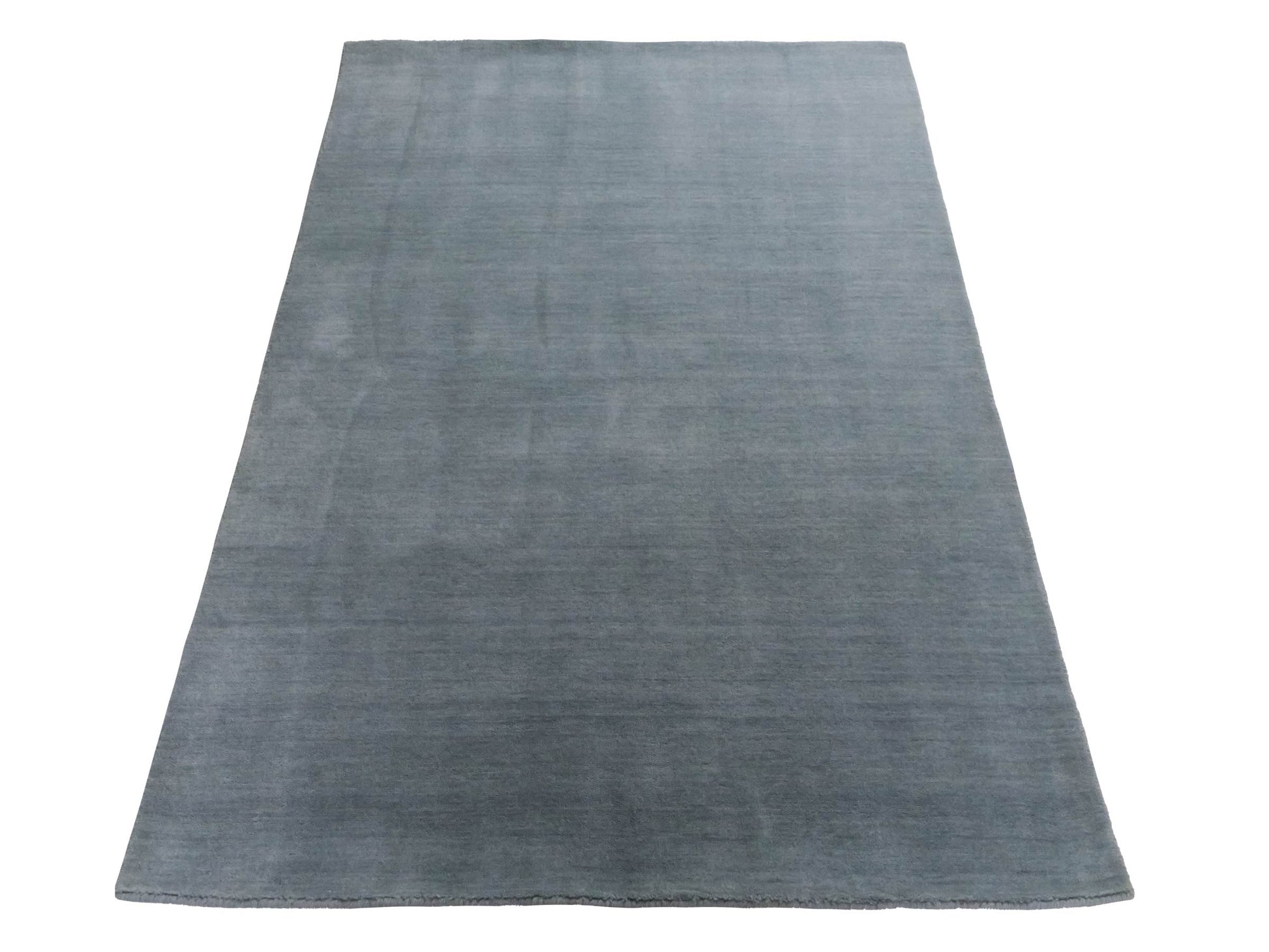 Moderner, Handloom Gabbeh Orientteppich von Khademi aus Wolle, blau-grau. Einfarbiges Uni-Design. Produziert in Indien. Größe: 170x118cm. Teppichnummer: KB4-1588. Verkauf durch Jupiter Intl.