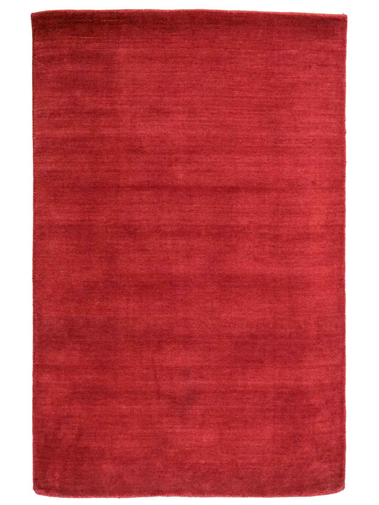 Moderner, Handloom Gabbeh Orientteppich von Khademi aus Wolle, dunkelrot. Einfarbiges Uni-Design. Produziert in Indien. Größe: 170x119cm. Teppichnummer: KB4-1576. Verkauf durch Jupiter Intl.