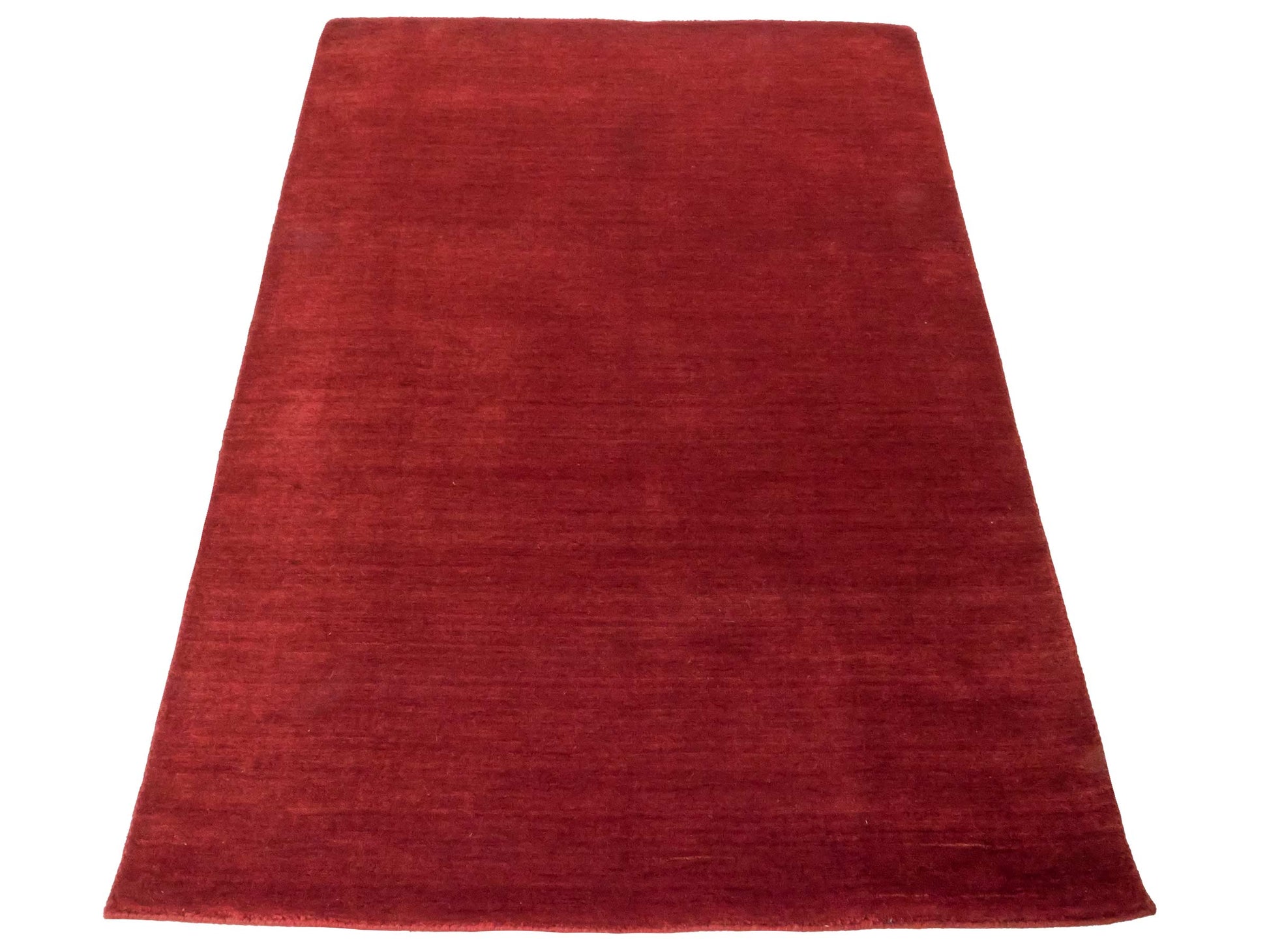 Moderner, Handloom Gabbeh Orientteppich von Khademi aus Wolle, dunkelrot. Einfarbiges Uni-Design. Produziert in Indien. Größe: 170x119cm. Teppichnummer: KB4-1576. Verkauf durch Jupiter Intl.