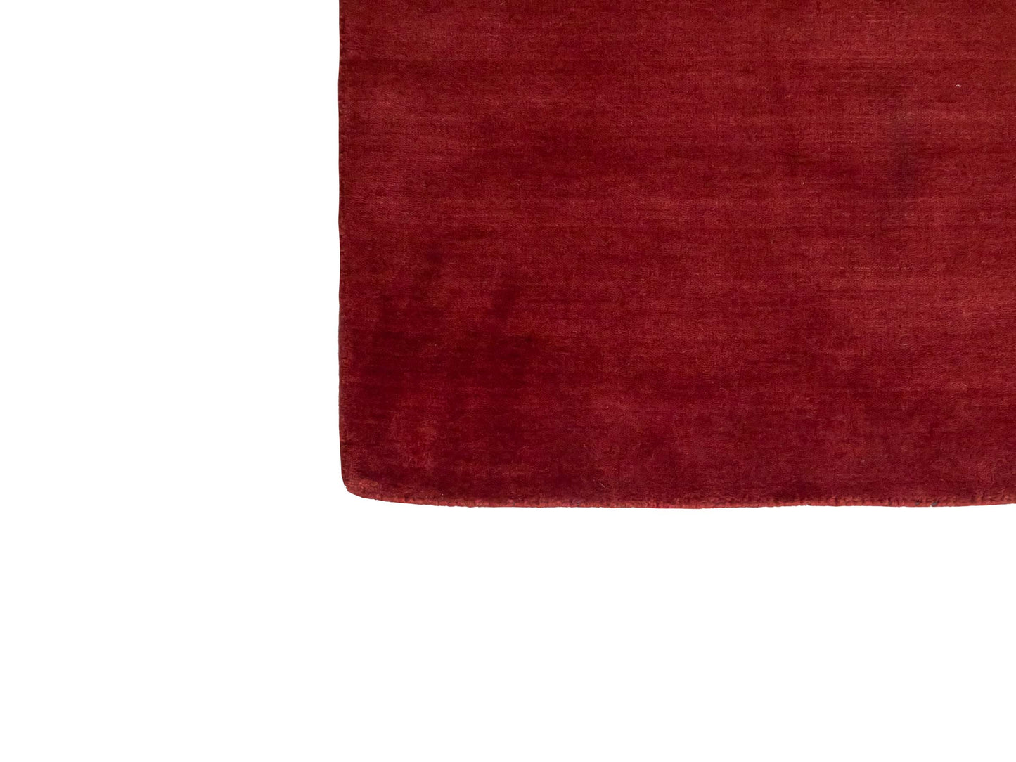 Moderner, Handloom Gabbeh Orientteppich von Khademi aus Wolle, dunkelrot. Einfarbiges Uni-Design. Produziert in Indien. Größe: 170x119cm. Teppichnummer: KB4-1576. Verkauf durch Jupiter Intl.