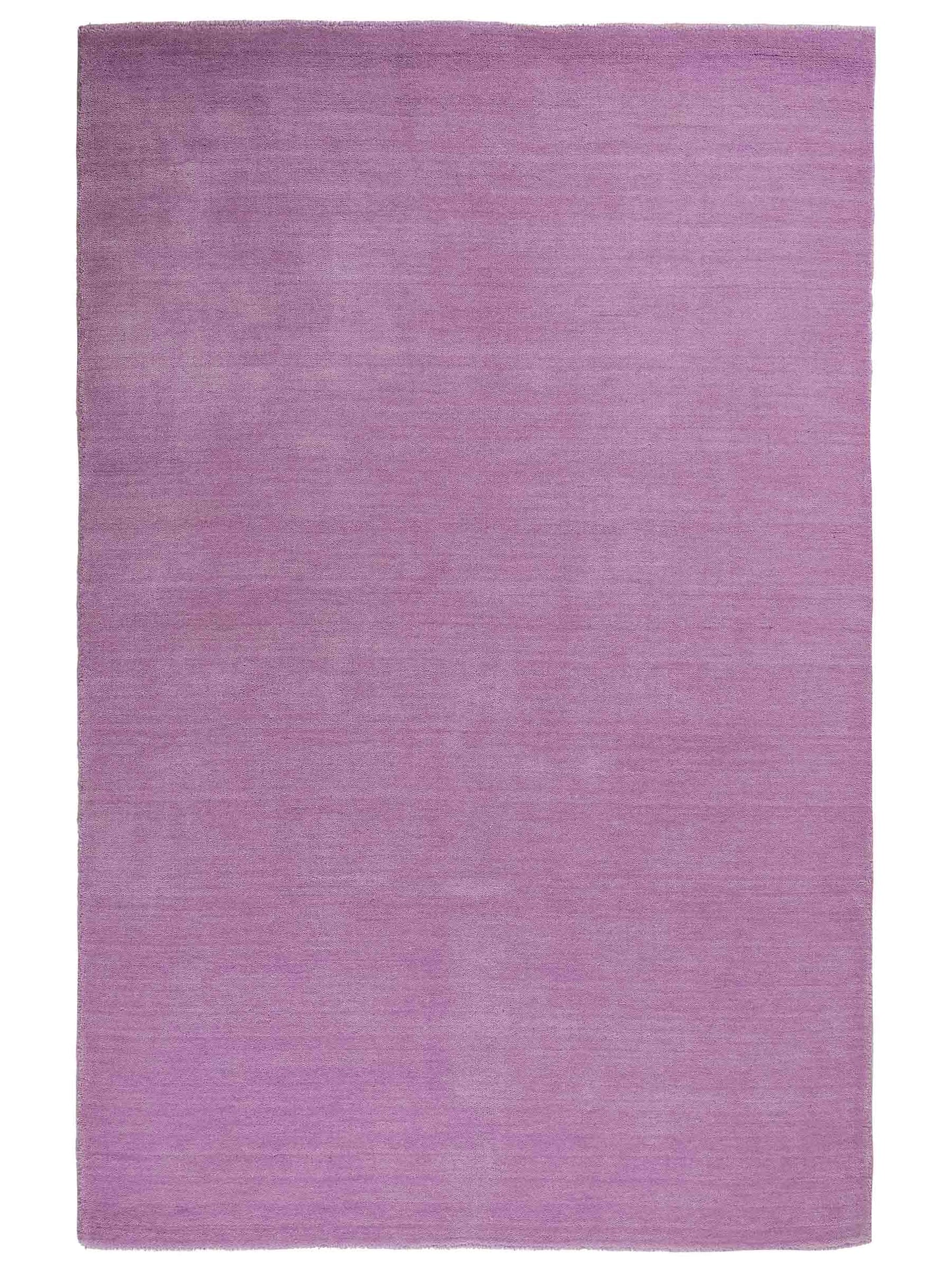 Moderner, Handloom Gabbeh Orientteppich von Khademi aus Wolle, flieder. Einfarbiges Uni-Design. Produziert in Indien. Größe: 170x119cm. Teppichnummer: KB4-1589. Verkauf durch Jupiter Intl.