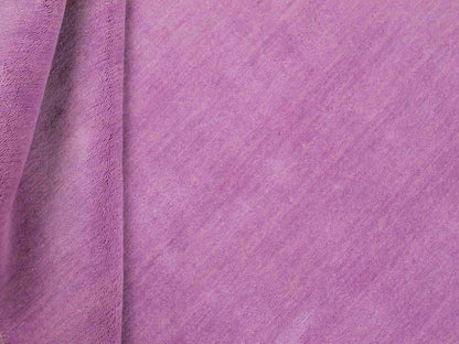 Moderner, Handloom Gabbeh Orientteppich von Khademi aus Wolle, flieder. Einfarbiges Uni-Design. Produziert in Indien. Größe: 170x119cm. Teppichnummer: KB4-1589. Verkauf durch Jupiter Intl.